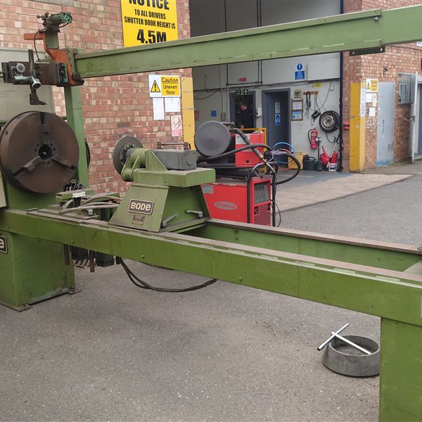 Bode welding lathe for dished ends or seams