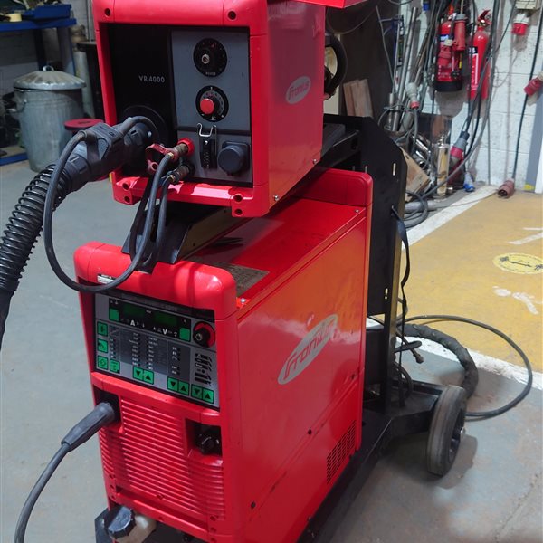 Fronius Transpuls Synergic 4000 MIG with VR4000 Wire Feed