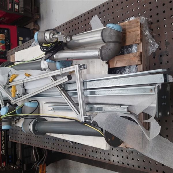Universal UR10e Cobot welder with ESAB Aristo 500ix MIG set up