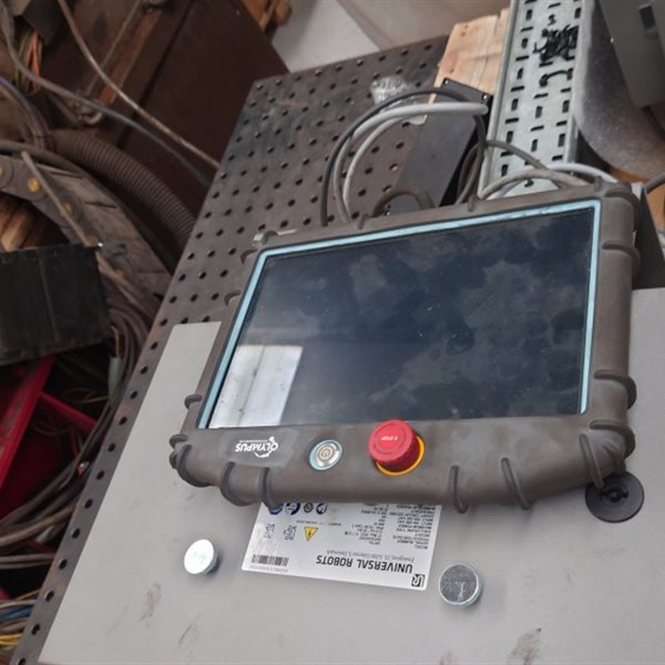 Universal UR10e Cobot welder with ESAB Aristo 500ix MIG set up