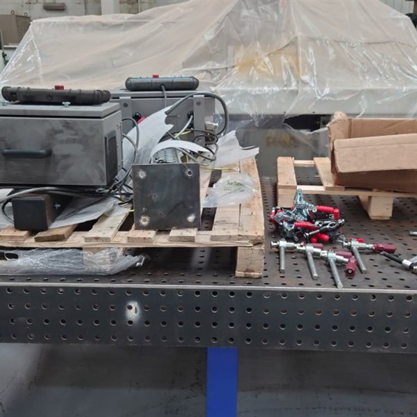 Universal UR10e Cobot welder with ESAB Aristo 500ix MIG set up