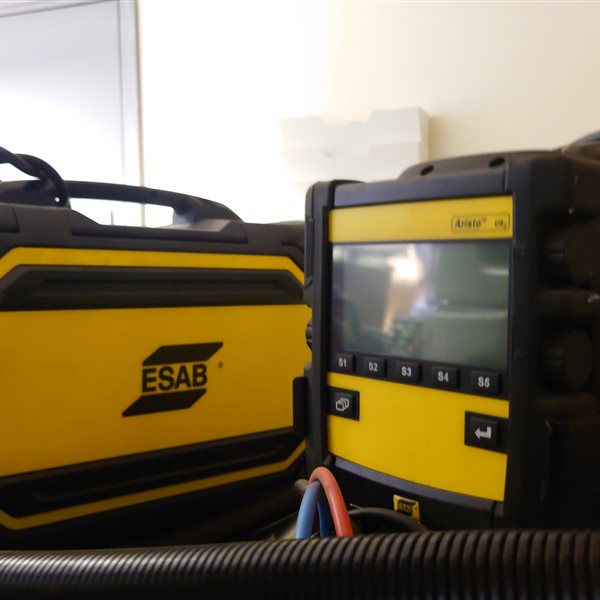 Universal UR10e Cobot welder with ESAB Aristo 500ix MIG set up