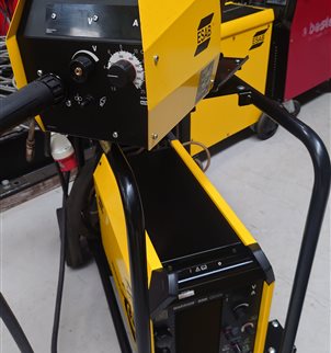 ESAB Warrior 500i cc/cv MIG welder with 304 wire feeder