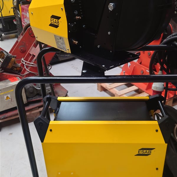 ESAB Warrior 500i cc/cv MIG welder with 304 wire feeder