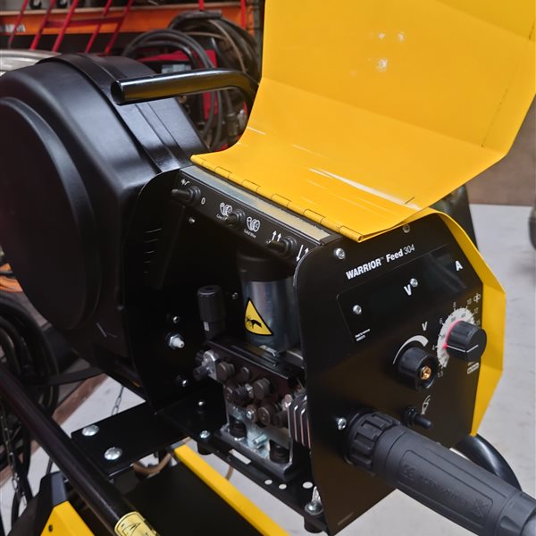ESAB Warrior 500i cc/cv MIG welder with 304 wire feeder