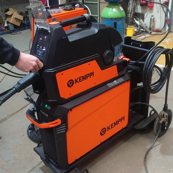 Kemppi X5 Power source 400 with X5 wire feed 300