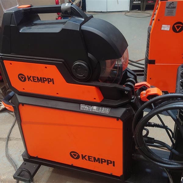 Kemppi X5 Power source 400 with X5 wire feed 300