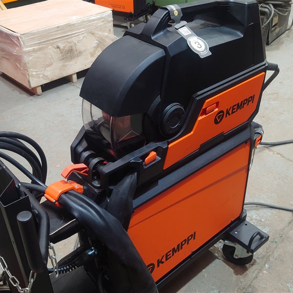 Kemppi X5 Power source 400 with X5 wire feed 300