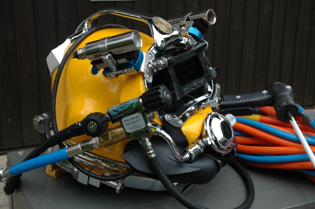 Underwater welding helmet