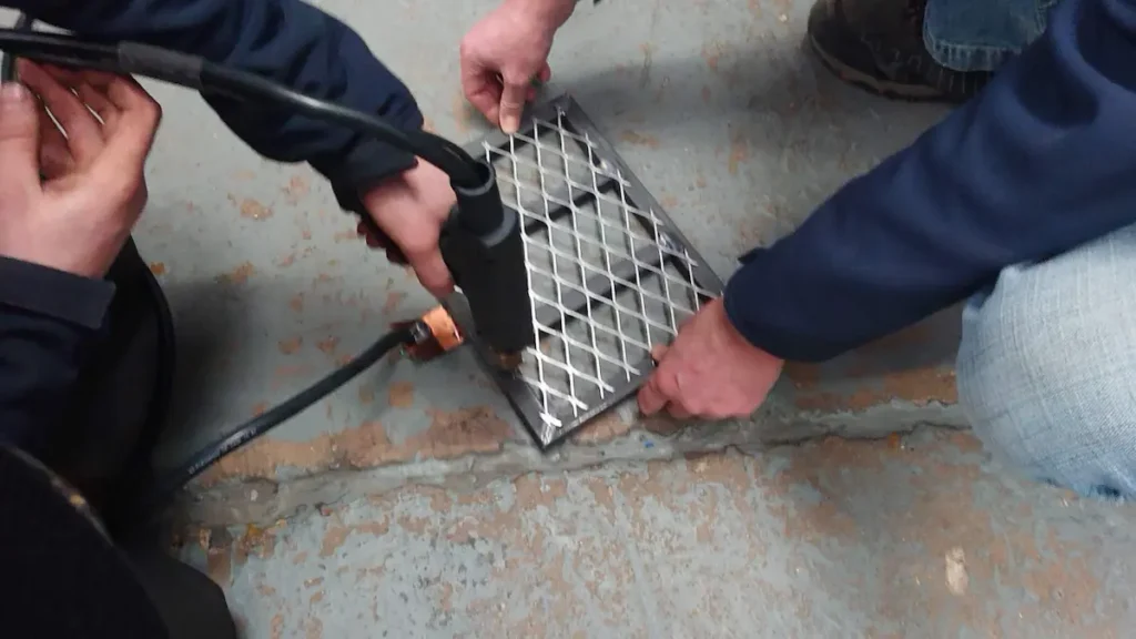 poke welding steel mesh with single sided spot welder