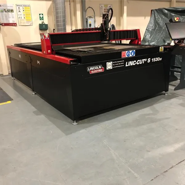 Lincoln LINC-CUT 1530W Plasma Cutting Machine
