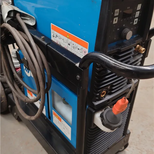 Miller STH 270 DC TIG welder with Miller Hydracool AS NEW