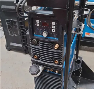 Miller STH 270 DC TIG welder with Miller Hydracool AS NEW