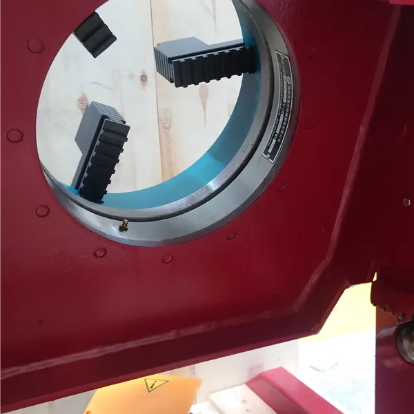 300kg Positioner with 305mm Centre Thru Hole & 600mm Clamping Chuck