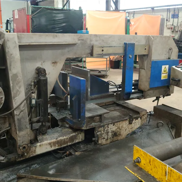 Reisen 620 DGSA Semi Auto Bandsaw complete with tables 