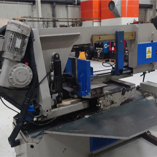 Reisen 620 DGSA Semi Auto Bandsaw complete with tables 