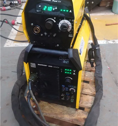 ESAB Warrior 400i MIG welder cc/cv with 304 wire feeder