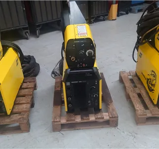 ESAB Warrior 400i MIG welder cc/cv with 304 wire feeder