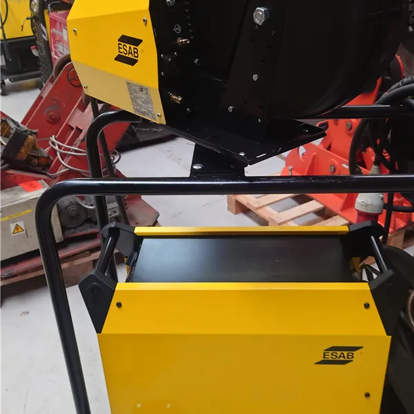 ESAB Warrior 500i cc/cv MIG welder with 304 wire feeder