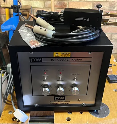 PW PKGB3 240/BE B3 Precision Welder with PTHP-MP Actuated Tweezer 