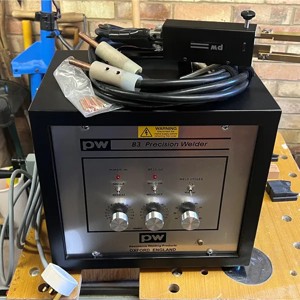 PW PKGB3 240/BE B3 Precision Welder with PTHP-MP Actuated Tweezer
