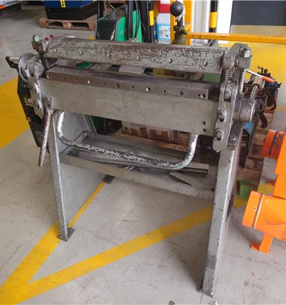 Edwards Manual Box & Pan Folder